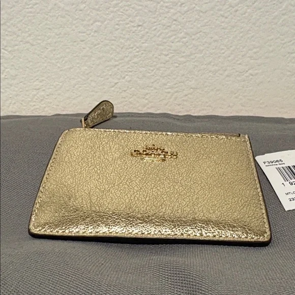 COACH Gold ID Multi Card Case With Keychain - Picture 7 of 7